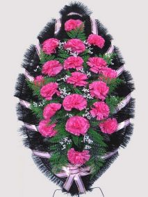 Фото Ритуальный венок из искусственных цветов #28 розовый из гвоздик и зелени