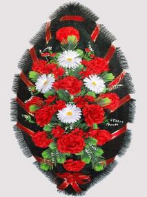 Фото Ритуальный венок из искусственных цветов #18 красно-белый из роз, гвоздик и зелени