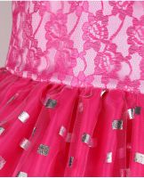 Розовое гипюровое платье для девочки с серебристым рисунком