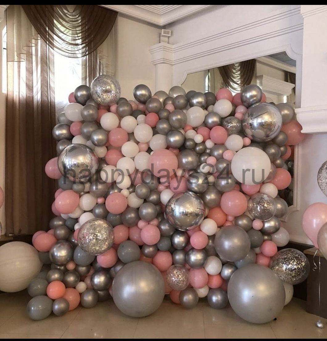 Стена из шаров со сферами и конфетти