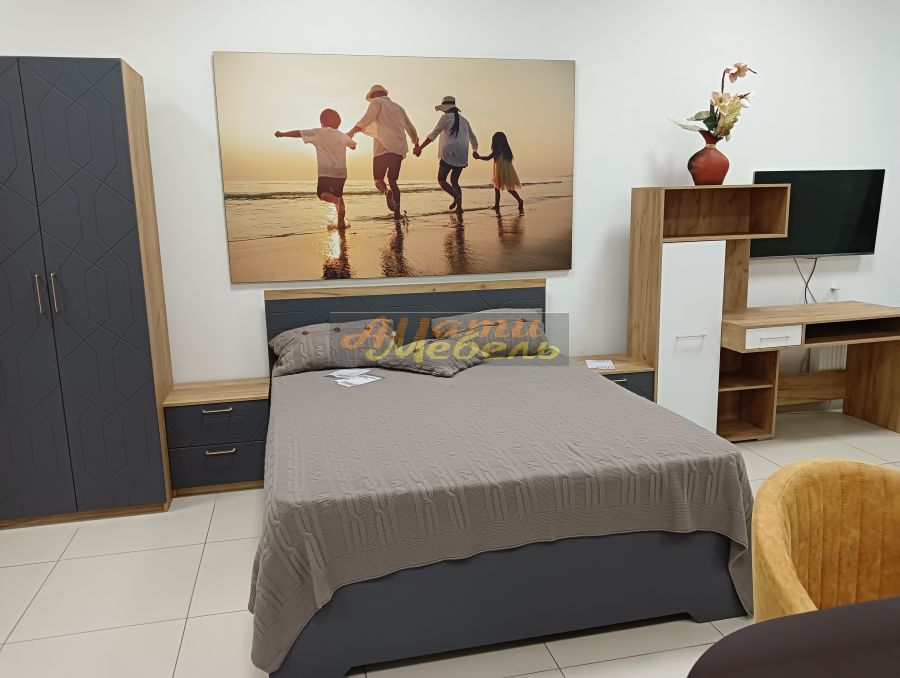 мебель в спальню(кровать 1600*2000,матрас,прикроватные тумбы,шкаф)