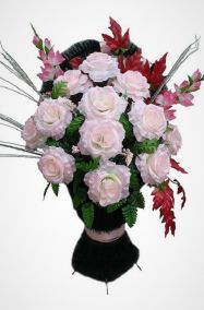 Фото Ритуальная корзина "Полуваза КЛ №7" розы, гладиолусы, зелень