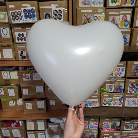 Сердце белое 30 см шар латексный с гелием