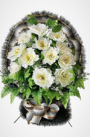 Фото Ритуальная корзина "Ладья малая №5" белые хризантемы и зелень