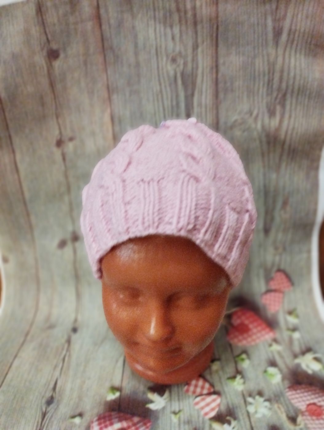 Розовая шапочка с косами