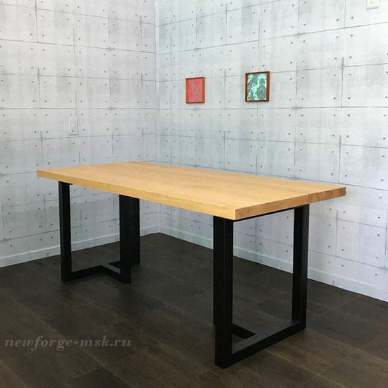 Письменный стол в стиле лофт на двух металлических опорах чёрного цвета