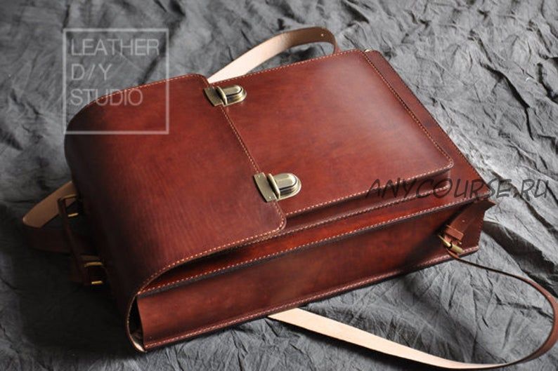 Рюкзак из кожи, модель «Cambridge bag» [LeatherDIYStudio]