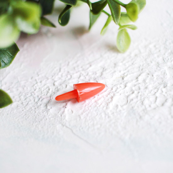 Кукольная миниатюра - Нос-морковка для снеговичка 1,5 см