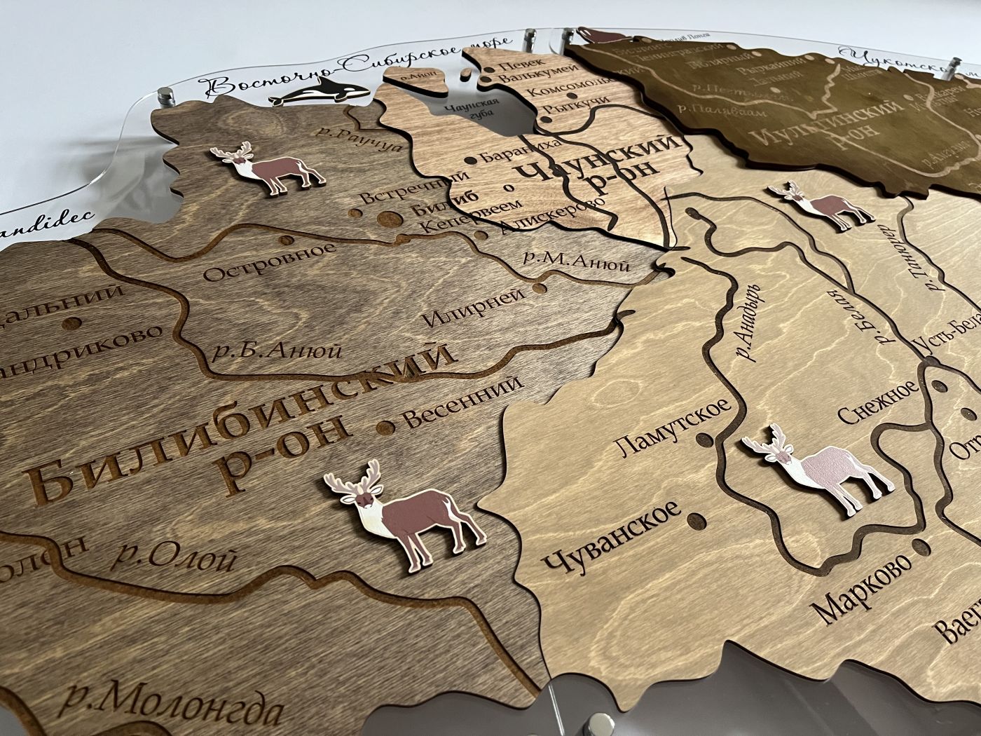Карта Чукотского АО многоуровневая деревянная, на подложке из орг.стекла