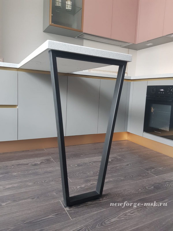 Опора мебельная для стола чёрная металлическая V-образной формы с регулировкой по высоте 885 мм