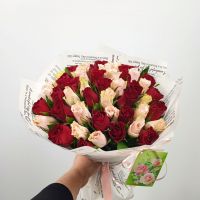 Букет красных и розовых роз 40см (от 25шт)
