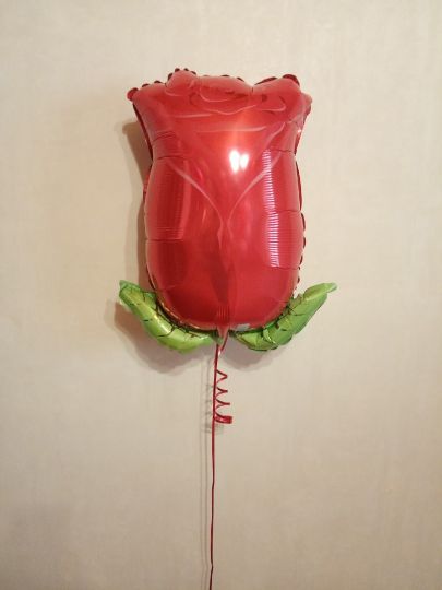 Роза бутон фольгированный шар с гелием
