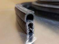 Уплотнитель армированный резиновый 19.7х10.45 мм на металлическую кромку - фото 4