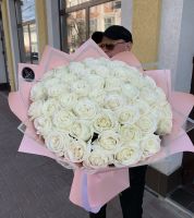 Букет из 51 белой пионовидной розы Эквадор
