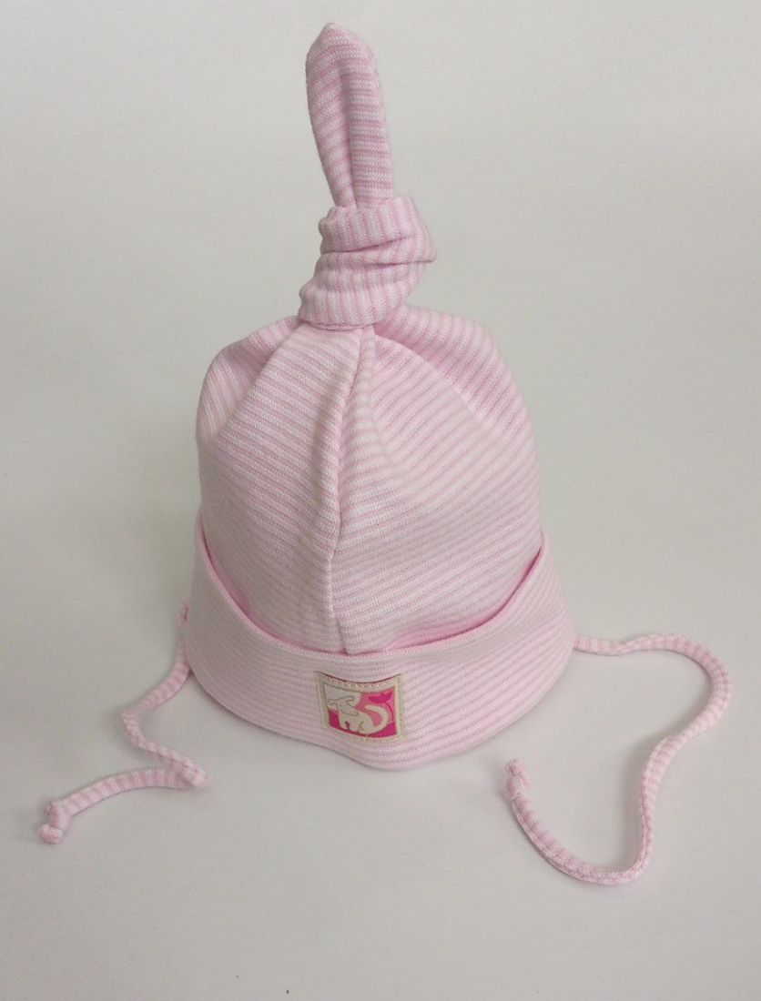 Шапочка на завязках для девочки розового цвета