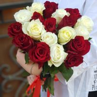Розы красные и белые 40 см