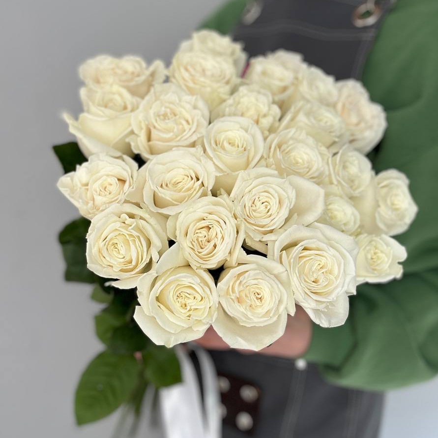 Белые розы 60 см от 11 шт