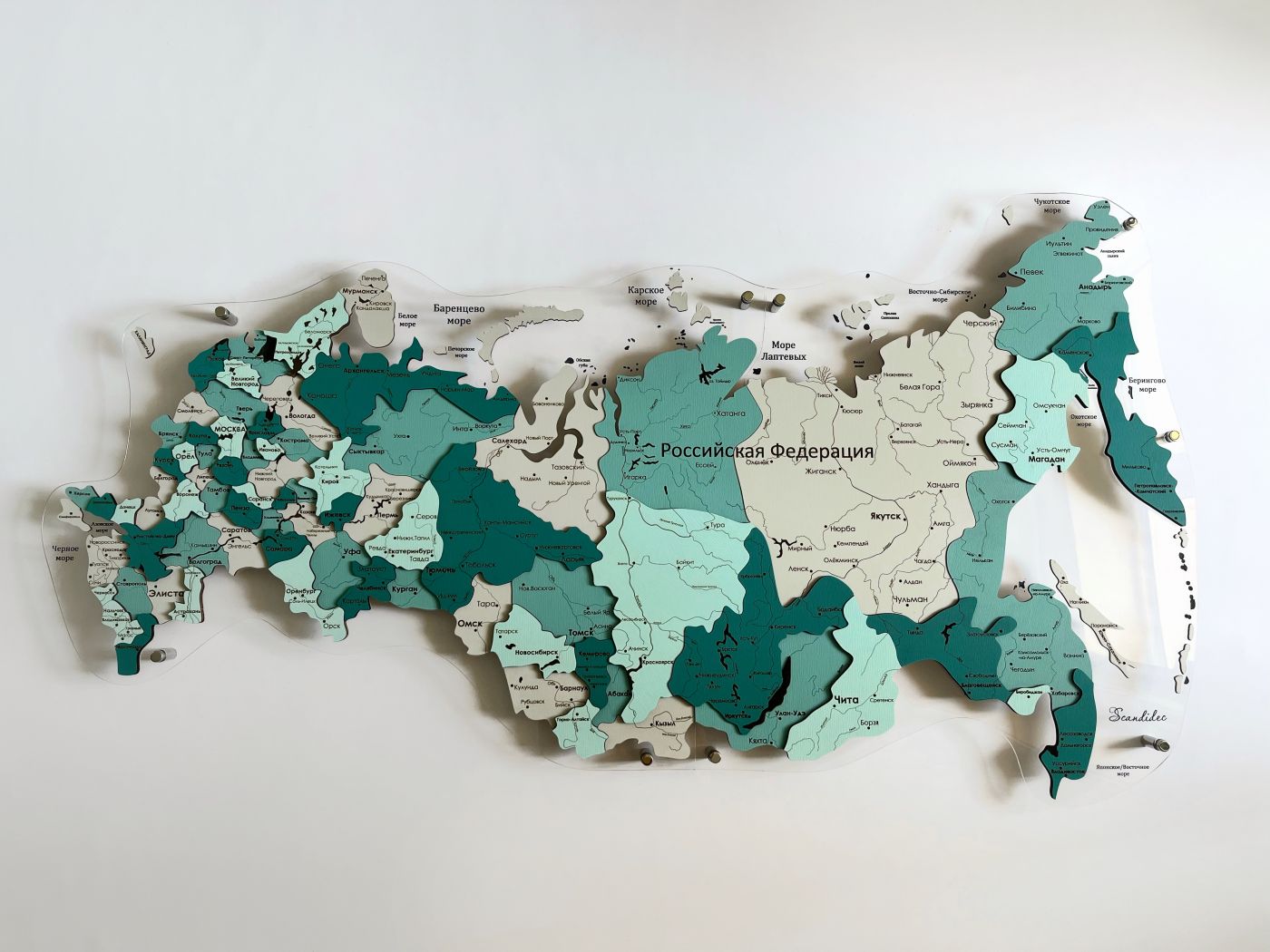 Цвет "Енисейск", Многоуровневая карта РОССИИ из дерева, на подложке из орг.стекла, на русском языке, с полной гравировкой, с черной гравировкой на орг.стекле