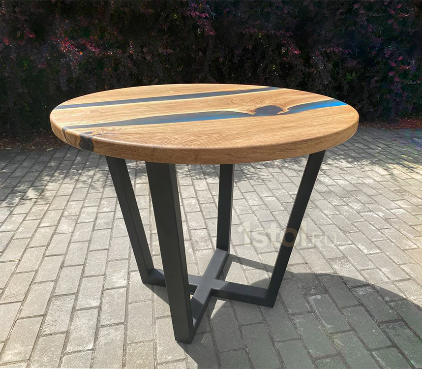 Круглый обеденный стол из натурального дерева
