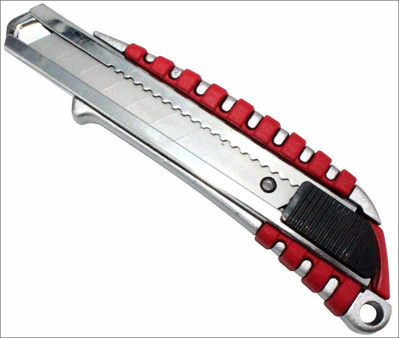 Нож металлический усиленный с сегментированным лезвием Мастер 18мм (квадратный фиксатор)
