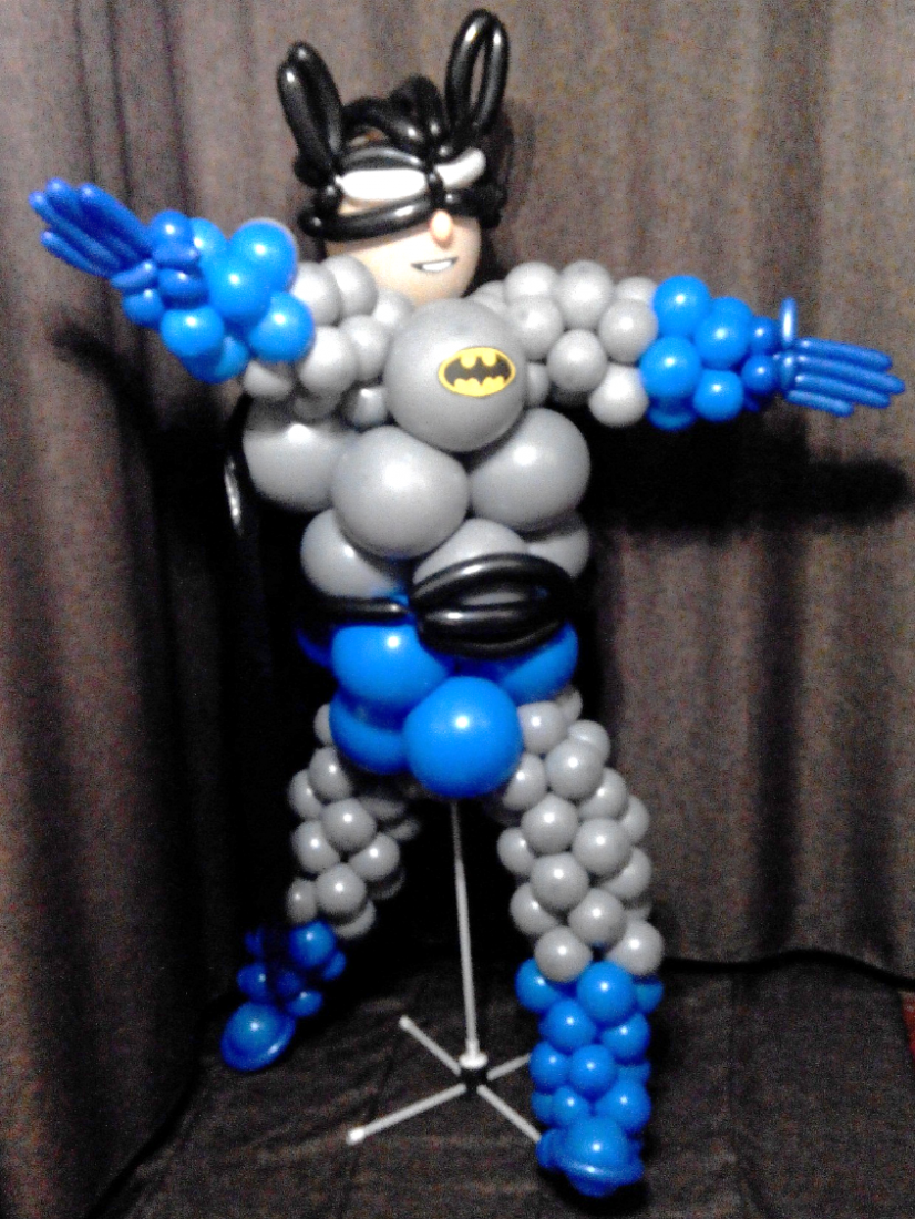 Супергерой фигура из шаров