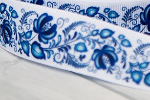 фото Лента репсовая (в рубчик) с рисунком Узор Гжель голубым по белому 25 мм (X-01169)