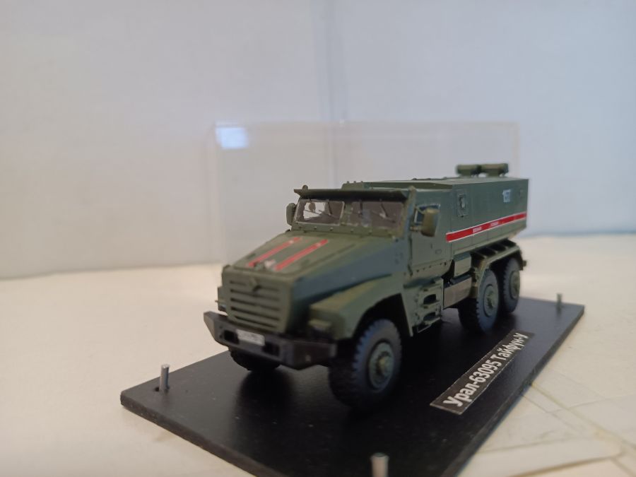 БронеавтомобилЬ Тайфун-У Урал-63095 (1/72)