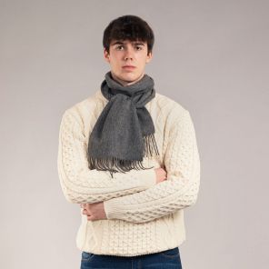 шарф шотландский теплый  100% шерсть , расцветка Стальная Steel Plain Coloured Lambswool Scarf