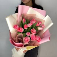 15 розовых тюльпанов в красивой упаковке